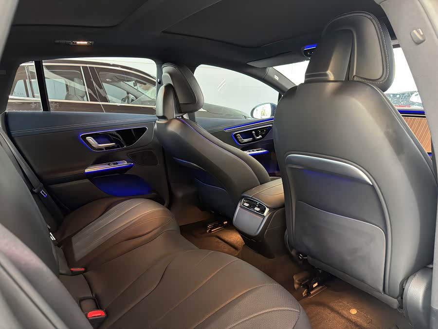 Mercedes-Benz EQE 2022 350 Pioneer Edition - zdjęcie 14