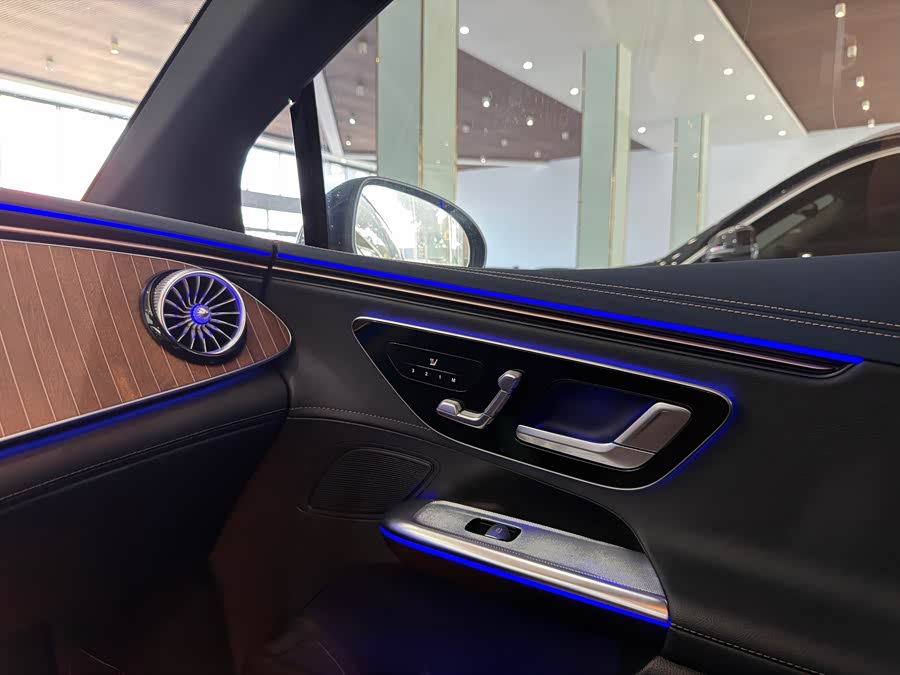 Mercedes-Benz EQE 2022 350 Pioneer Edition - zdjęcie 6