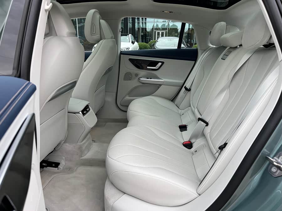 Mercedes-Benz EQE 2025 500 4MATIC Luxury Edition - zdjęcie 11