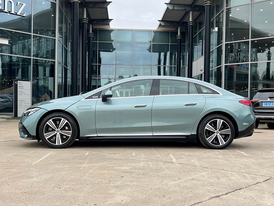 Mercedes-Benz EQE 2025 500 4MATIC Luxury Edition - zdjęcie 3