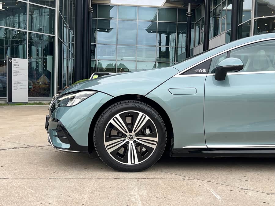 Mercedes-Benz EQE 2025 500 4MATIC Luxury Edition - zdjęcie 4