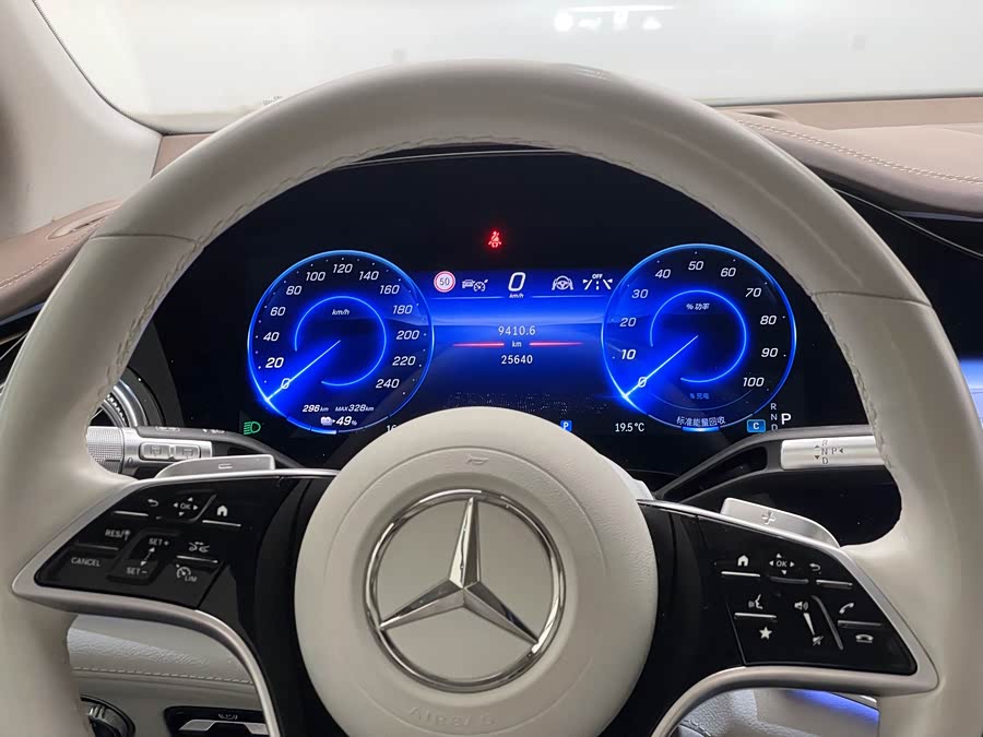 Mercedes-Benz EQS SUV 2023 450 4MATIC Luxury - zdjęcie 11