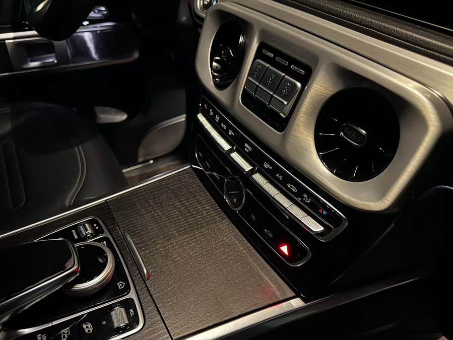 Mercedes-Benz G-Class 2024 G 350 - zdjęcie 4
