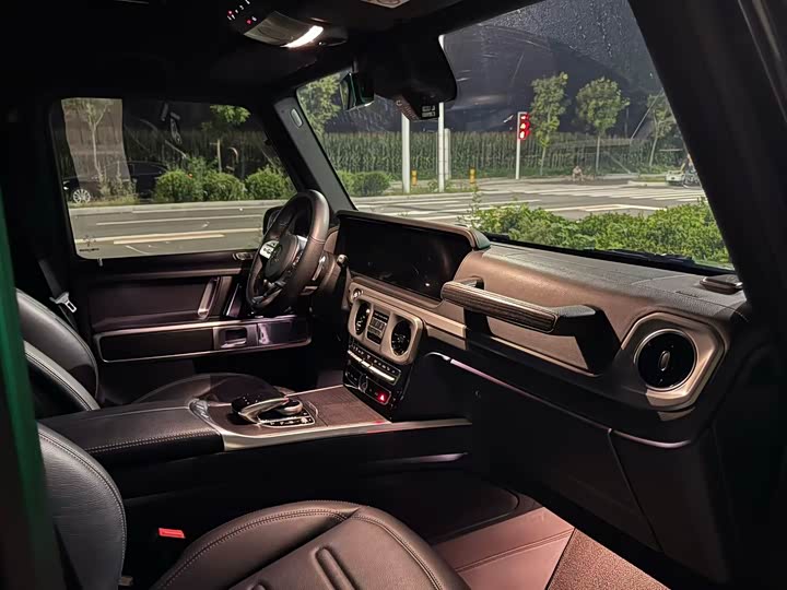 Mercedes-Benz G-Class 2024 G 350 - zdjęcie 9