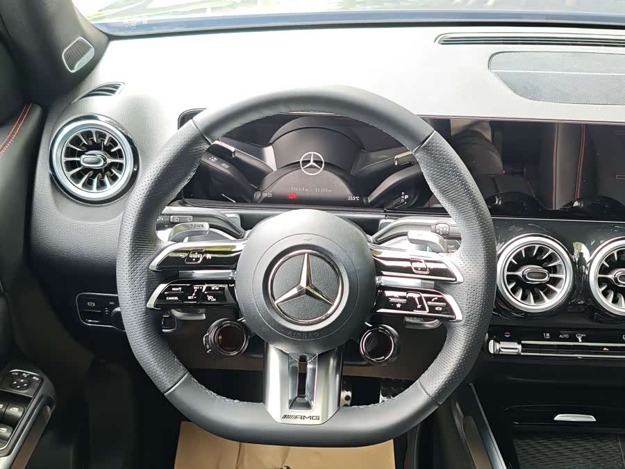 Mercedes-Benz GLB AMG 2024 AMG GLB 35 4MATIC - zdjęcie 17