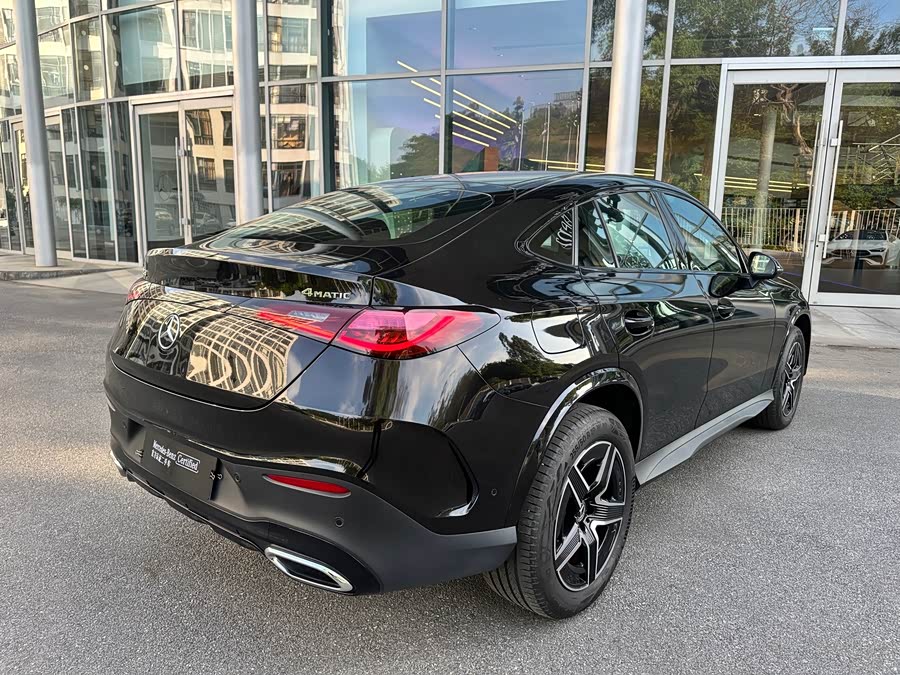 Mercedes-Benz GLC Coupe 2024 GLC 260 4MATIC Coupe SUV - zdjęcie 11