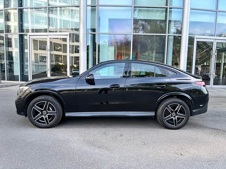 Mercedes-Benz GLC Coupe 2024 GLC 260 4MATIC Coupe SUV - zdjęcie 16