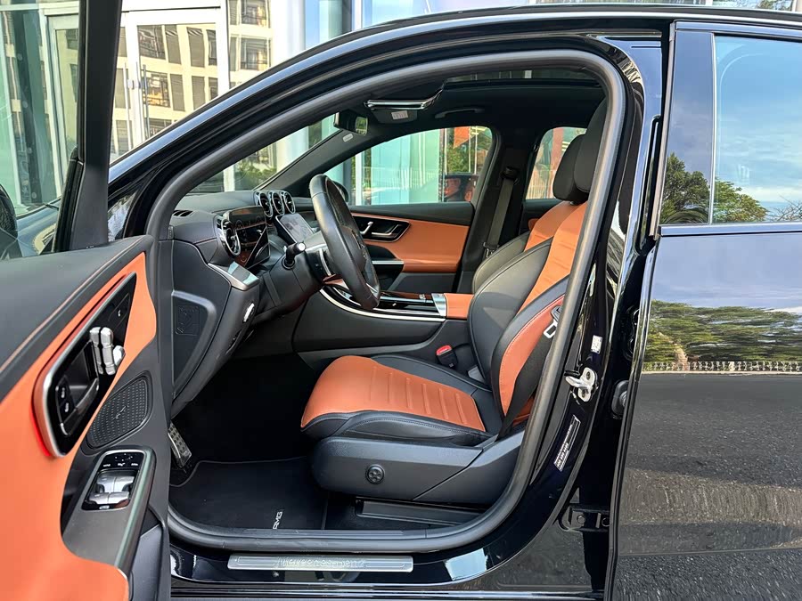 Mercedes-Benz GLC Coupe 2024 GLC 260 4MATIC Coupe SUV - zdjęcie 9