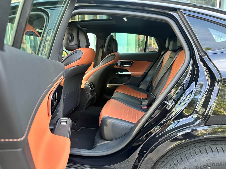 Mercedes-Benz GLC Coupe 2024 GLC 260 4MATIC Coupe SUV - zdjęcie 10