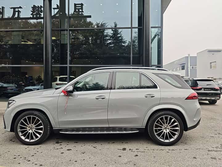 Mercedes-Benz GLE 2023 GLE 450 4MATIC Luxury - zdjęcie 11