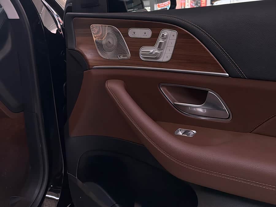 Mercedes-Benz GLS 2024 GLS 450 4MATIC Luxury - zdjęcie 9