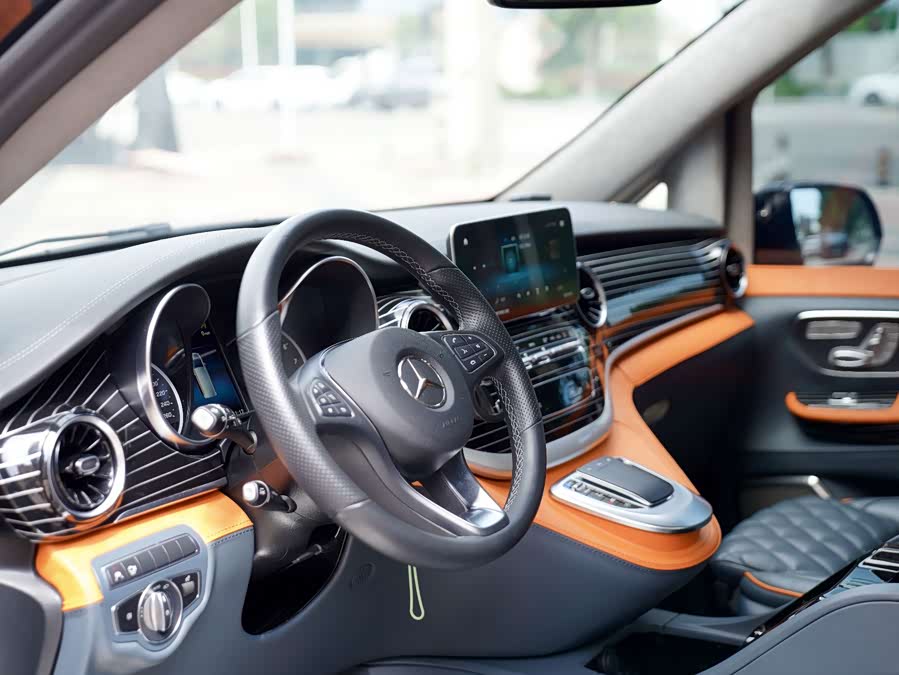 Mercedes-Benz V-Class 2022 V 260 L Long Wheelbase Luxury Edition - zdjęcie 14