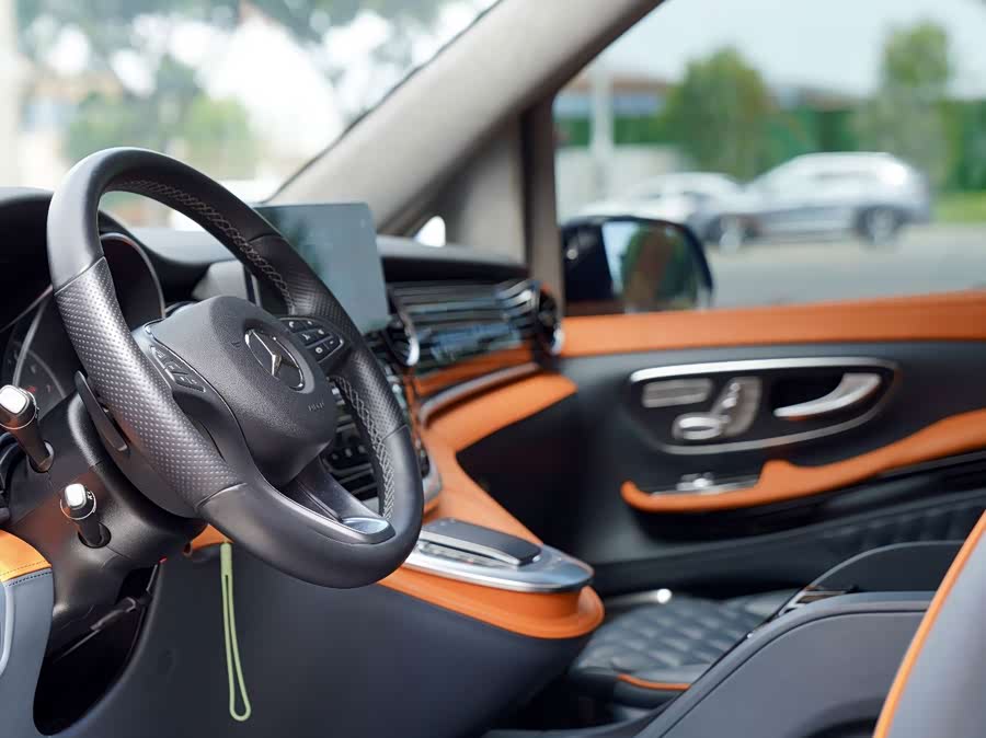 Mercedes-Benz V-Class 2022 V 260 L Long Wheelbase Luxury Edition - zdjęcie 15