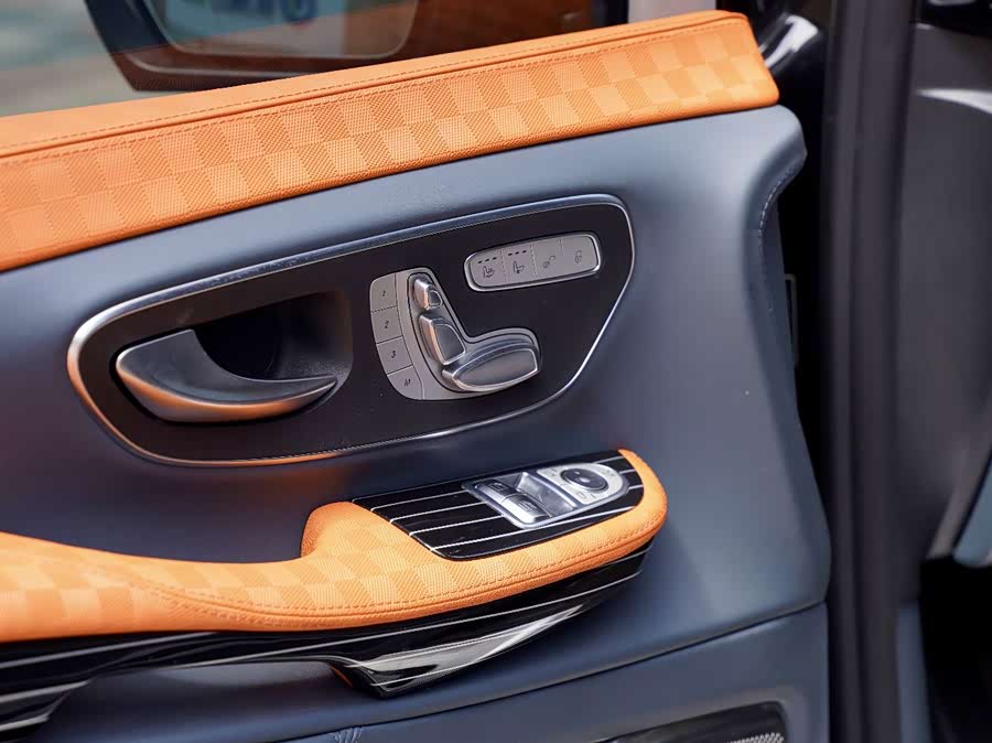 Mercedes-Benz V-Class 2022 V 260 L Long Wheelbase Luxury Edition - zdjęcie 16