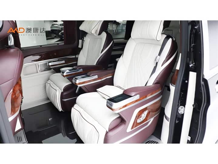 Mercedes-Benz V-Class 2022 V 260 L Long Wheelbase Luxury Edition - zdjęcie 18