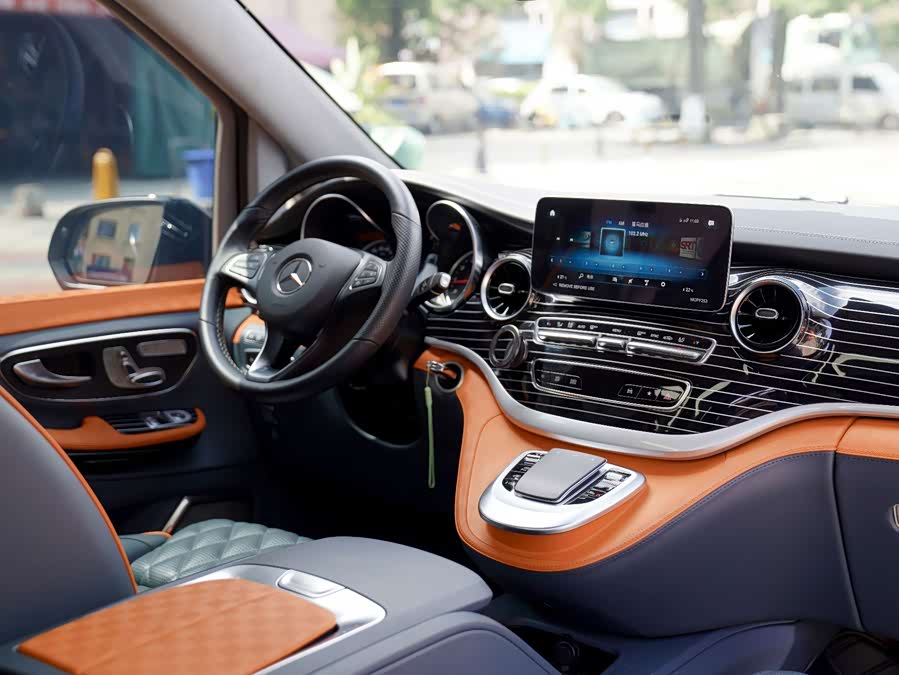 Mercedes-Benz V-Class 2022 V 260 L Long Wheelbase Luxury Edition - zdjęcie 5