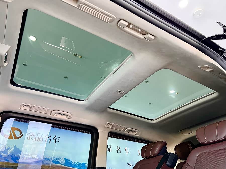 Mercedes-Benz V-Class 2022 V 260 L Long Wheelbase Luxury - zdjęcie 12