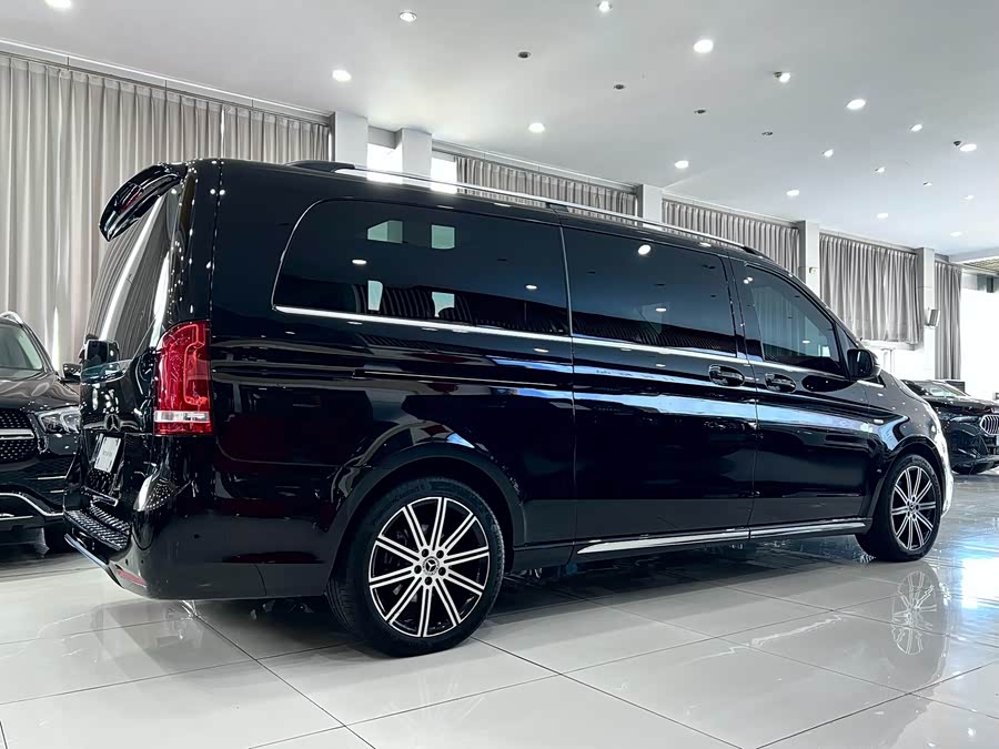 Mercedes-Benz V-Class 2022 V 260 L Long Wheelbase Luxury - zdjęcie 4