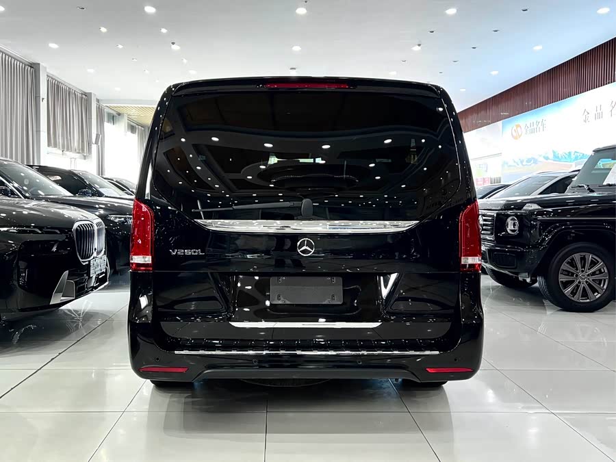 Mercedes-Benz V-Class 2022 V 260 L Long Wheelbase Luxury - zdjęcie 5