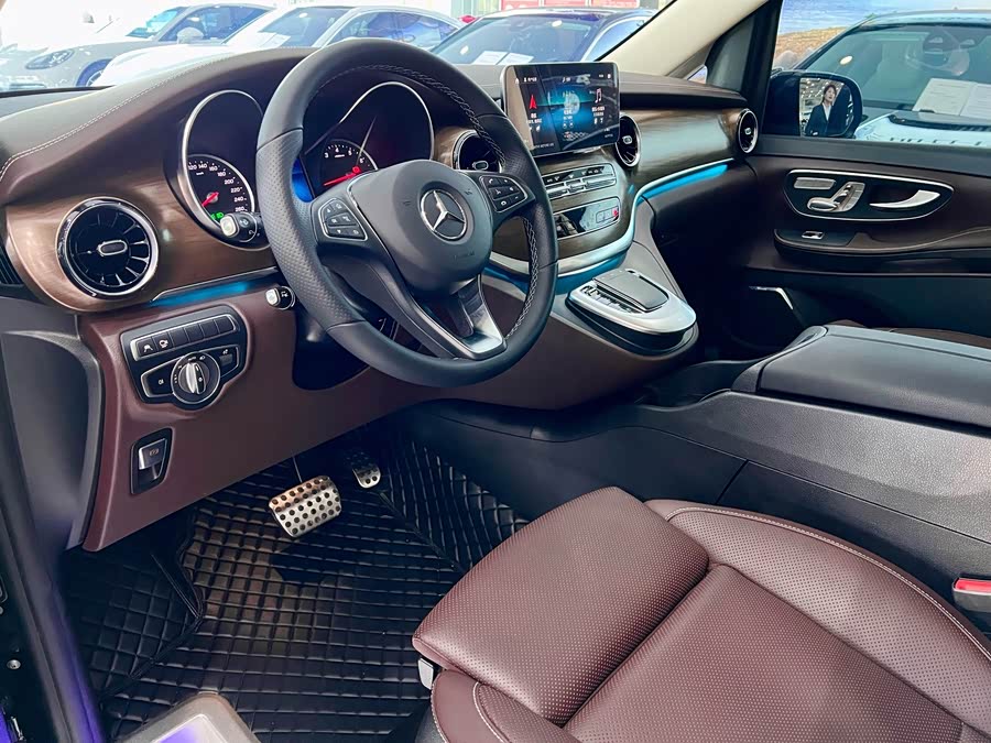 Mercedes-Benz V-Class 2022 V 260 L Long Wheelbase Luxury - zdjęcie 7