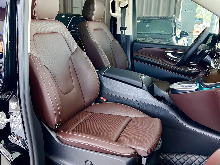 Mercedes-Benz V-Class 2022 V 260 L Long Wheelbase Luxury - zdjęcie 8