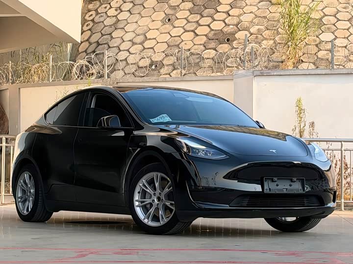 Model Y 2022 Facelift RWD - zdjęcie 15