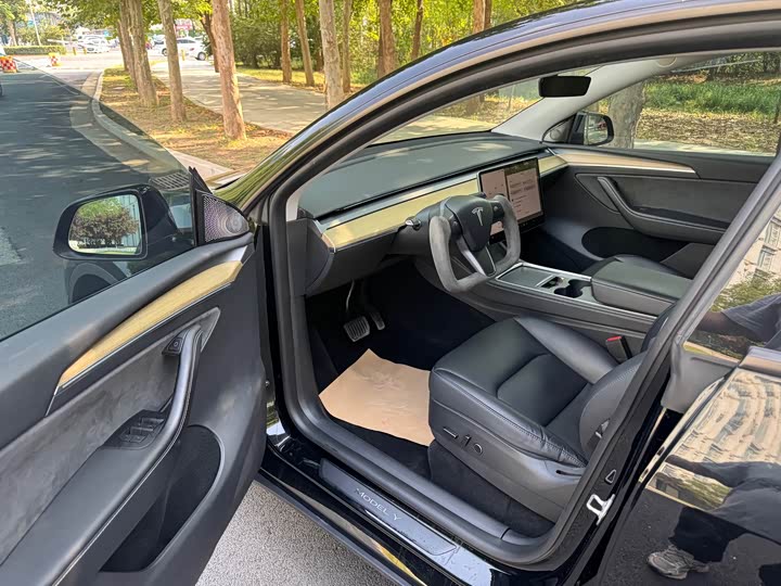 Model Y 2022 Facelift RWD - zdjęcie 16
