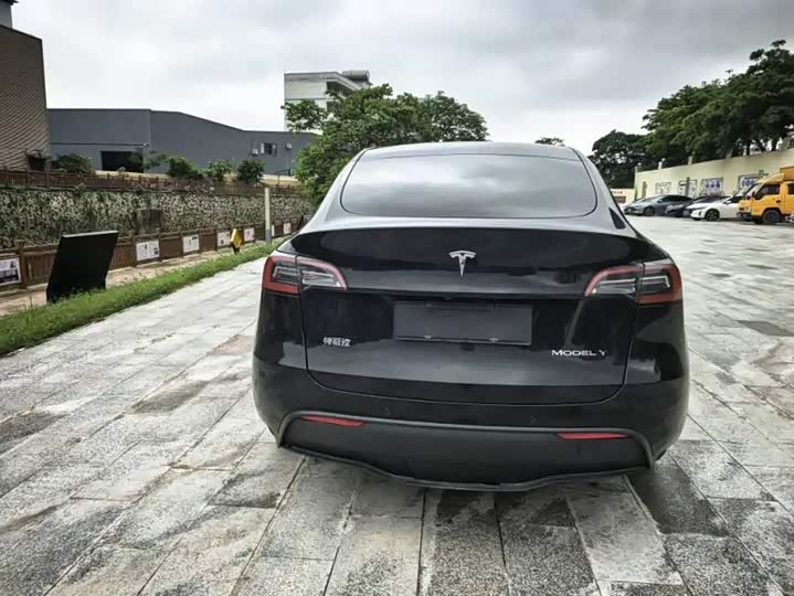 Model Y 2022 Facelift RWD - zdjęcie 17