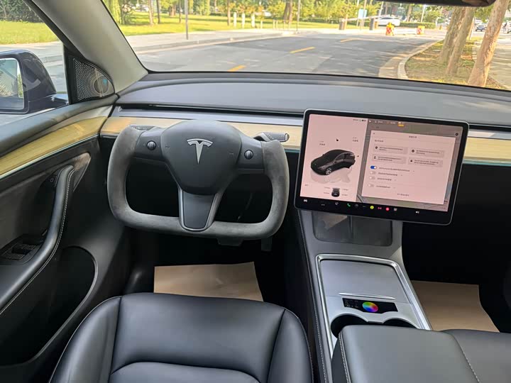 Model Y 2022 Facelift RWD - zdjęcie 18