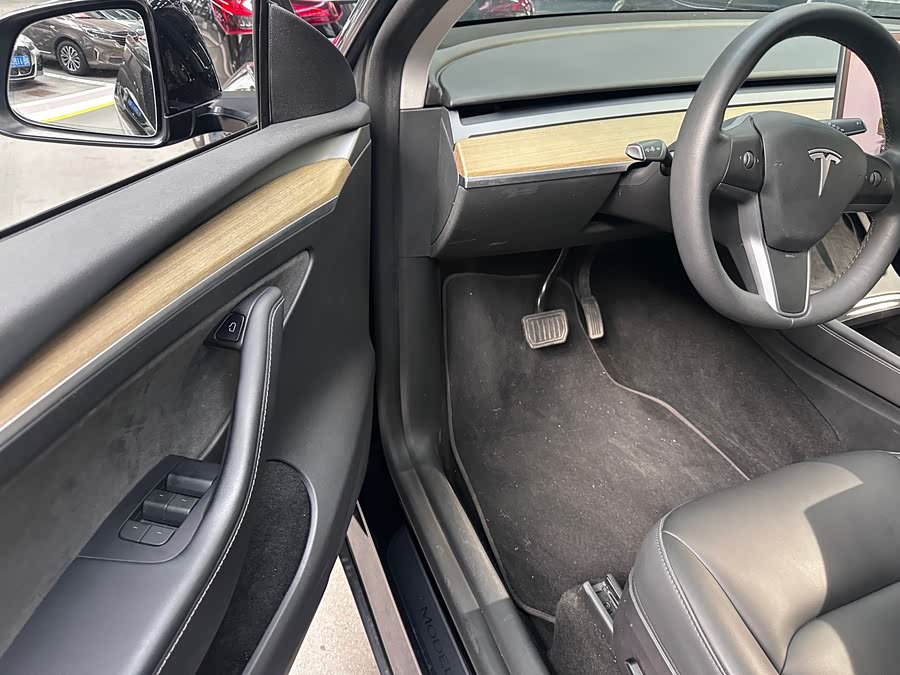 Model Y 2022 Facelift RWD - zdjęcie 3