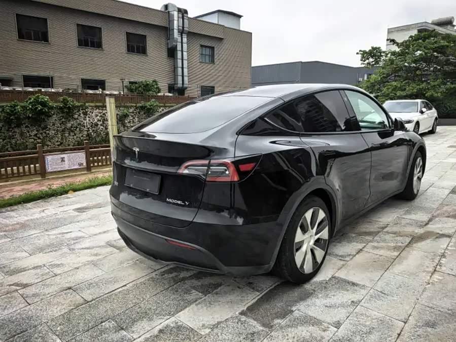 Model Y 2022 Facelift RWD - zdjęcie 7