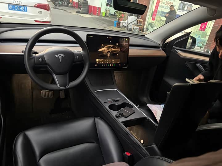 Model Y 2022 Facelift RWD - zdjęcie 10