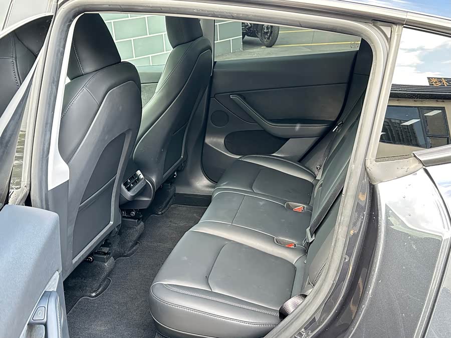 Model Y 2024 RWD - zdjęcie 11