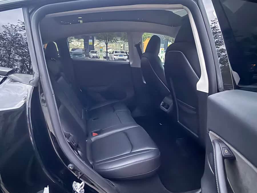 Model Y 2024 RWD - zdjęcie 11