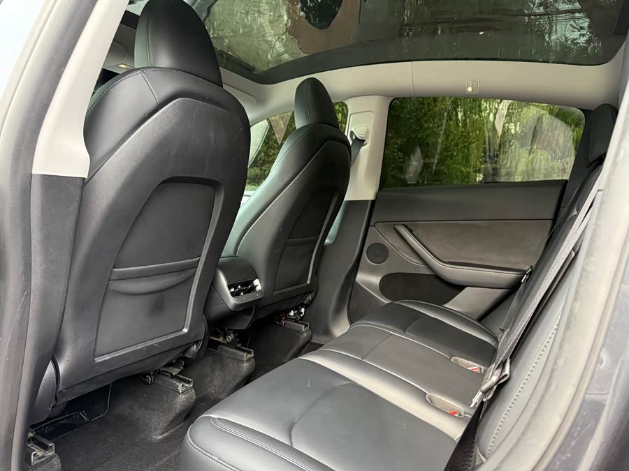 Model Y 2024 RWD - zdjęcie 13