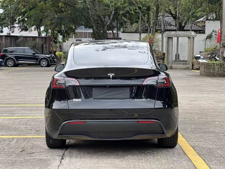 Model Y 2024 RWD - zdjęcie 13