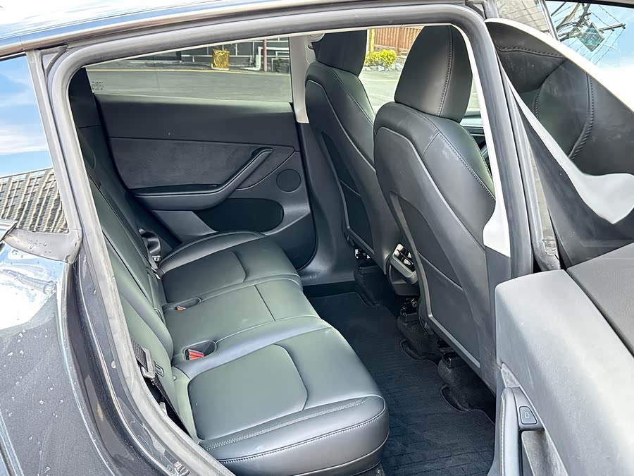 Model Y 2024 RWD - zdjęcie 13
