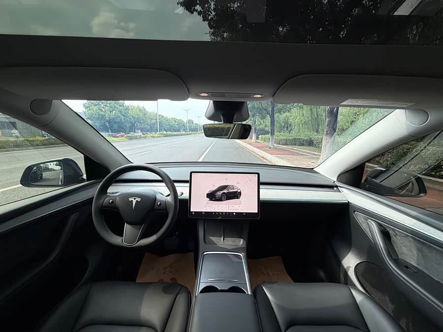 Model Y 2024 RWD - zdjęcie 15