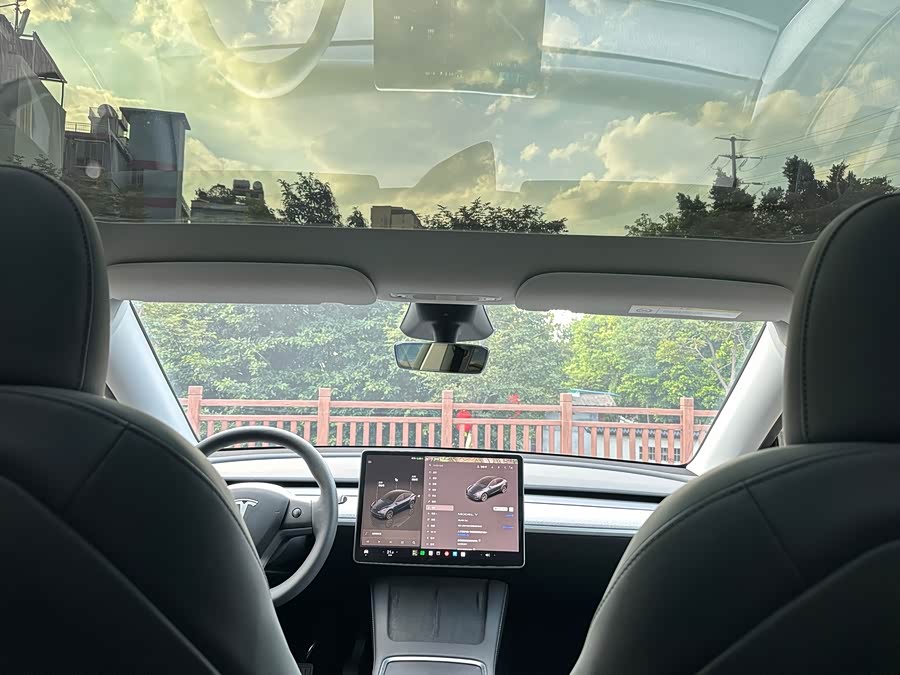 Model Y 2024 RWD - zdjęcie 15