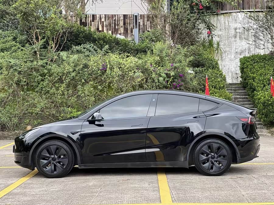 Model Y 2024 RWD - zdjęcie 3