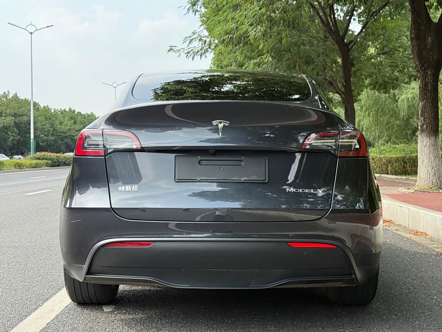 Model Y 2024 RWD - zdjęcie 4