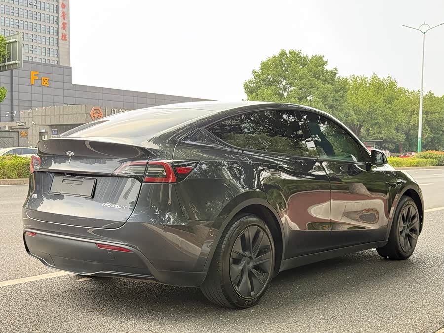 Model Y 2024 RWD - zdjęcie 5
