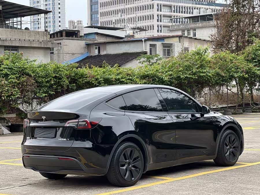 Model Y 2024 RWD - zdjęcie 5