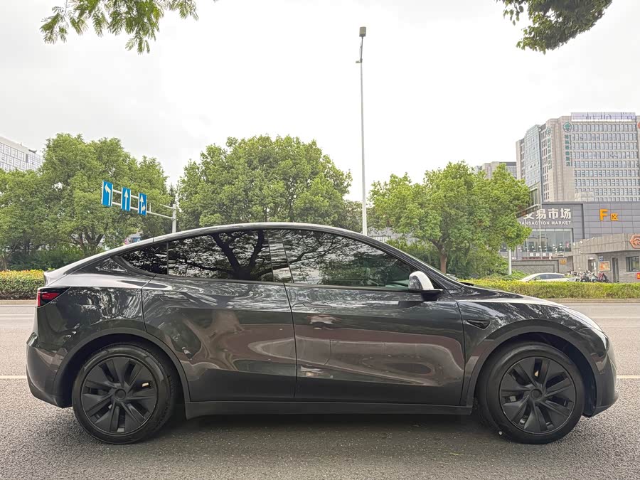 Model Y 2024 RWD - zdjęcie 6