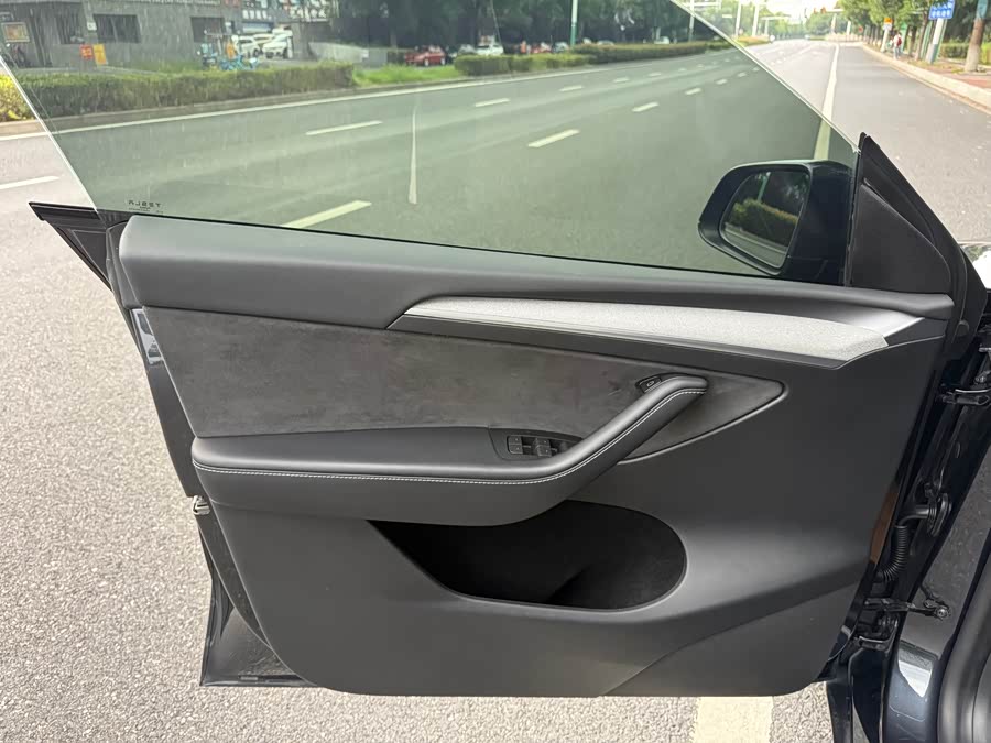 Model Y 2024 RWD - zdjęcie 9
