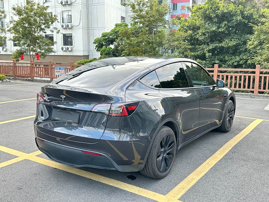 Model Y 2024 RWD - zdjęcie 9