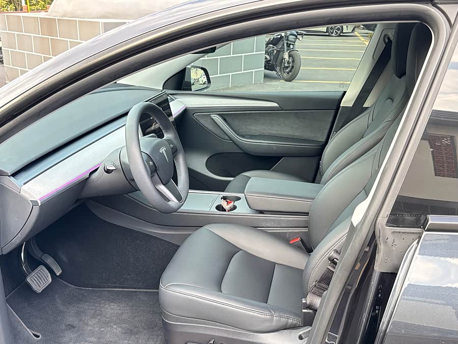 Model Y 2024 RWD - zdjęcie 10