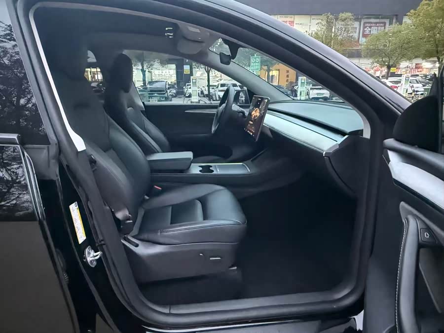 Model Y 2024 RWD - zdjęcie 10