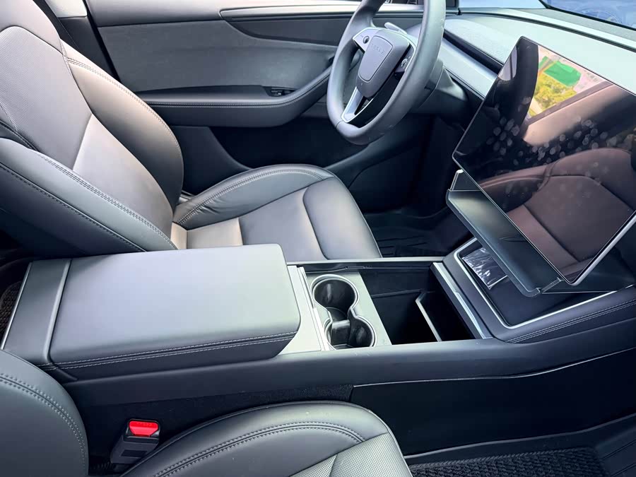 Model Y 2025 RWD - zdjęcie 11