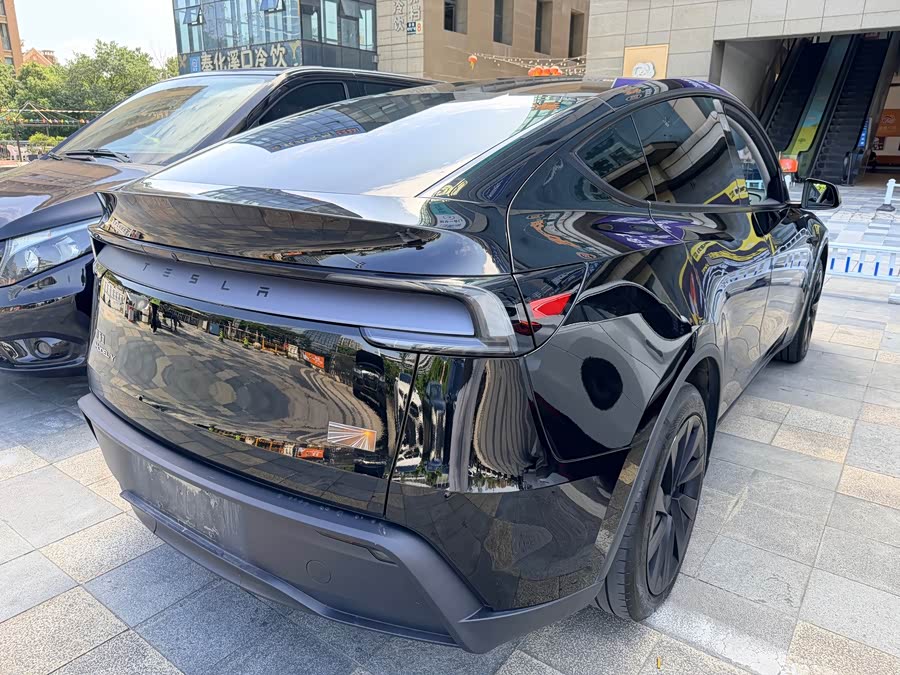 Model Y 2025 RWD - zdjęcie 13